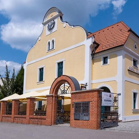 Penzion Elux Břeclav Dış mekan fotoğraf